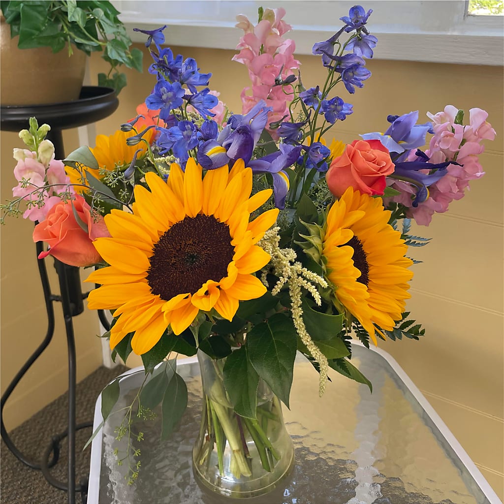 Rays of Life Bouquet –  Aiello Mid-town Florist, Kenosha WI