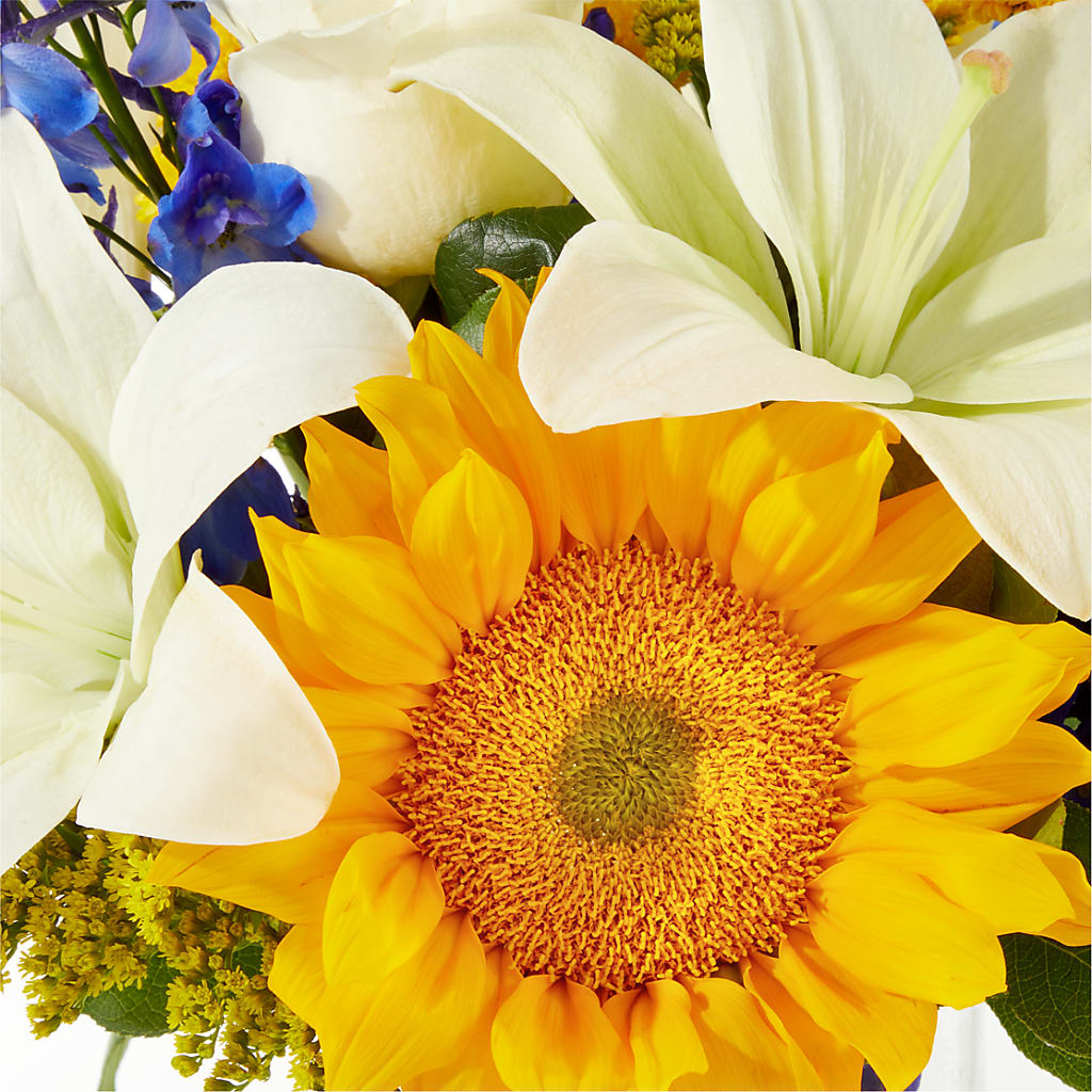 Stargazing Bouquet –  Aiello Mid-town Florist, Kenosha WI